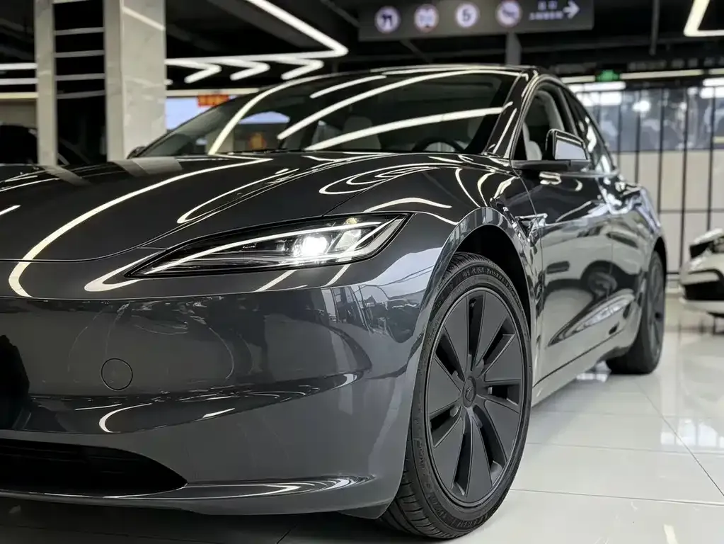 Tesla Model 3 — фото 4