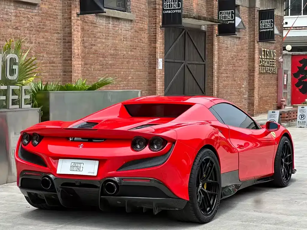 Ferrari F8 — фото 10