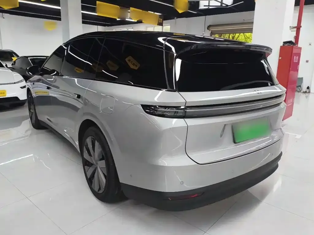 Li Auto i8 — фото 3