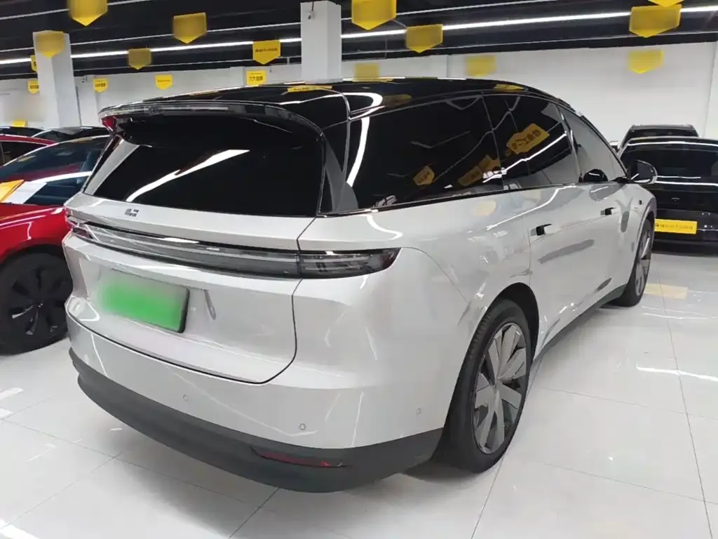 Li Auto i8 — фото 7