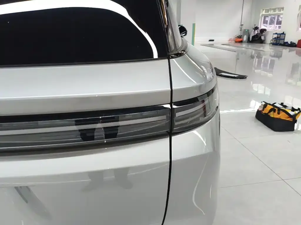 Li Auto i8 — фото 4