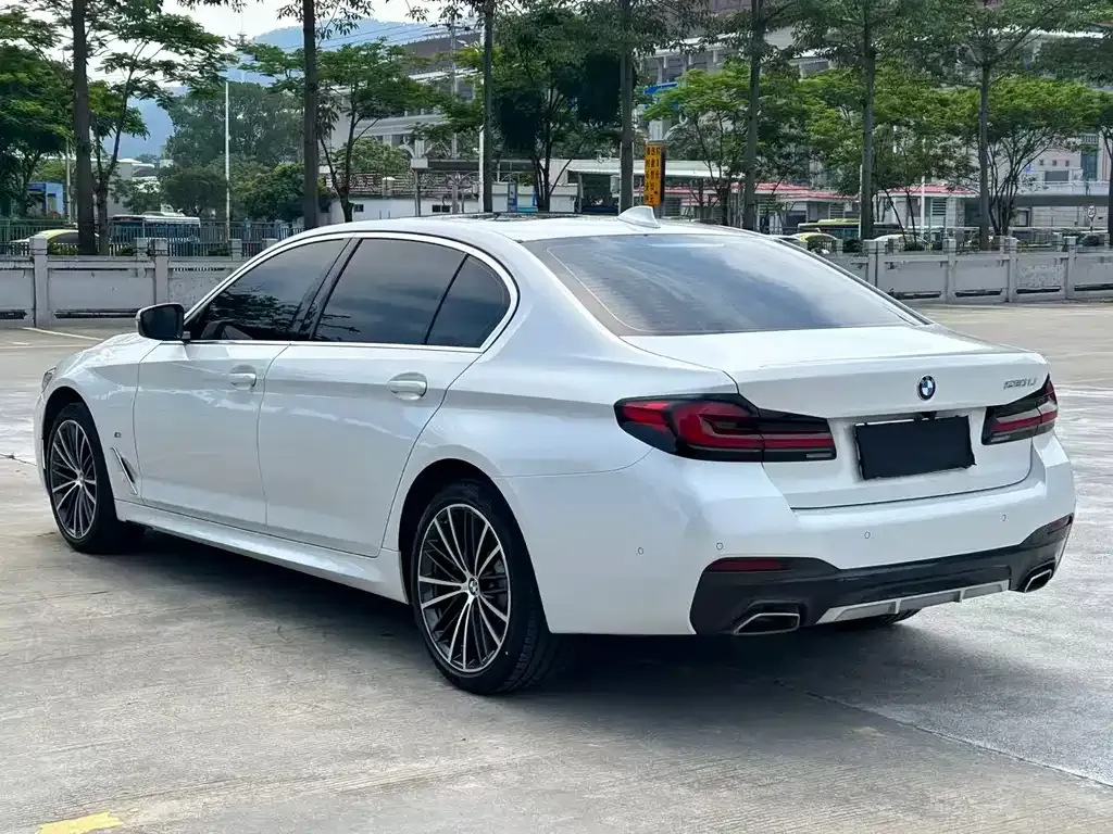 BMW 5 Series — фото 9