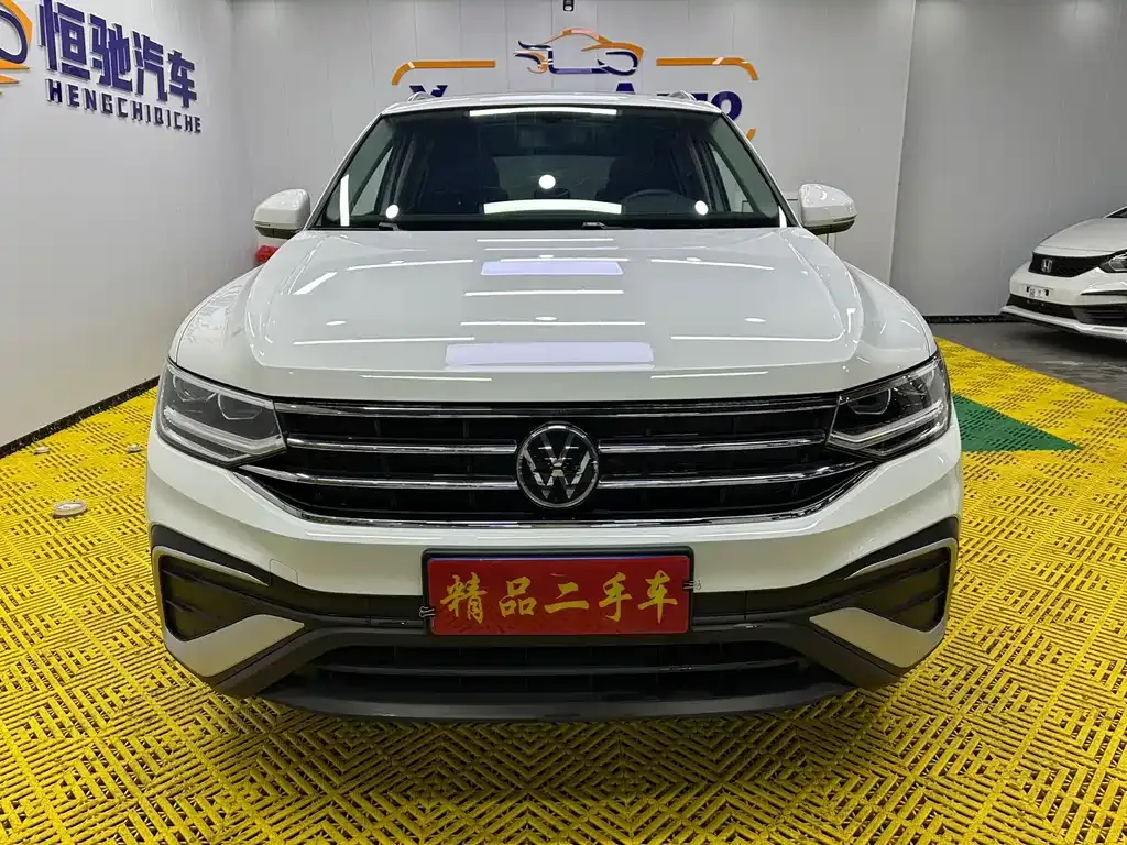 Volkswagen Tiguan L — фото 6