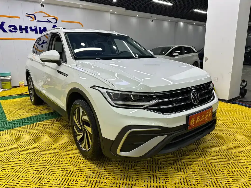 Volkswagen Tiguan L — фото 8