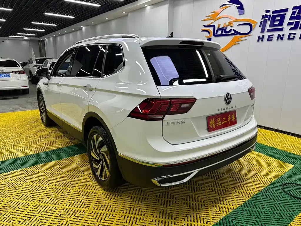 Volkswagen Tiguan L — фото 7