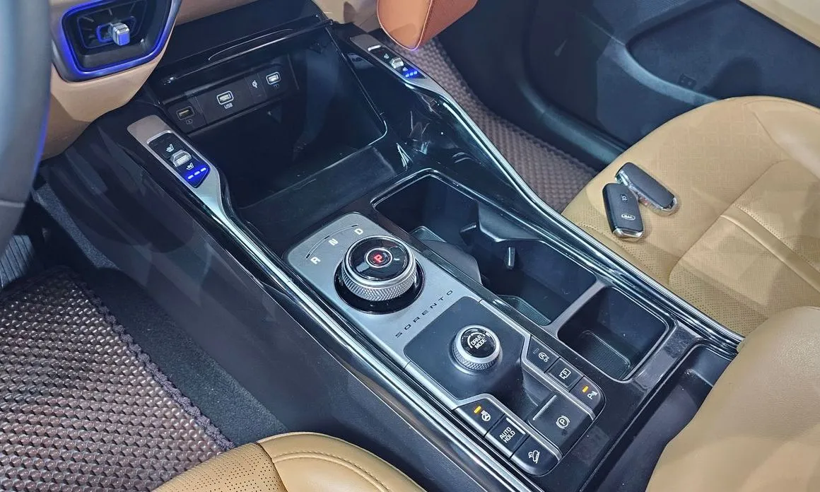 Kia Sorento — фото 8
