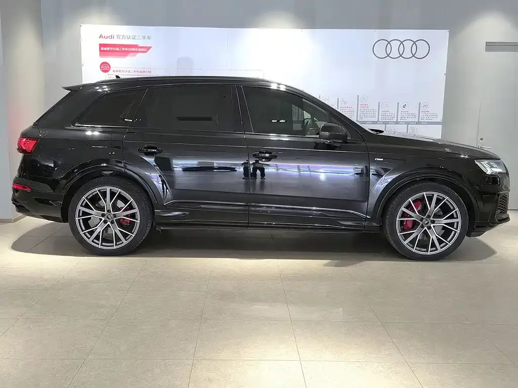 Audi Q7 — фото 9