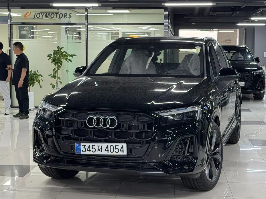Audi Q7 — фото 1