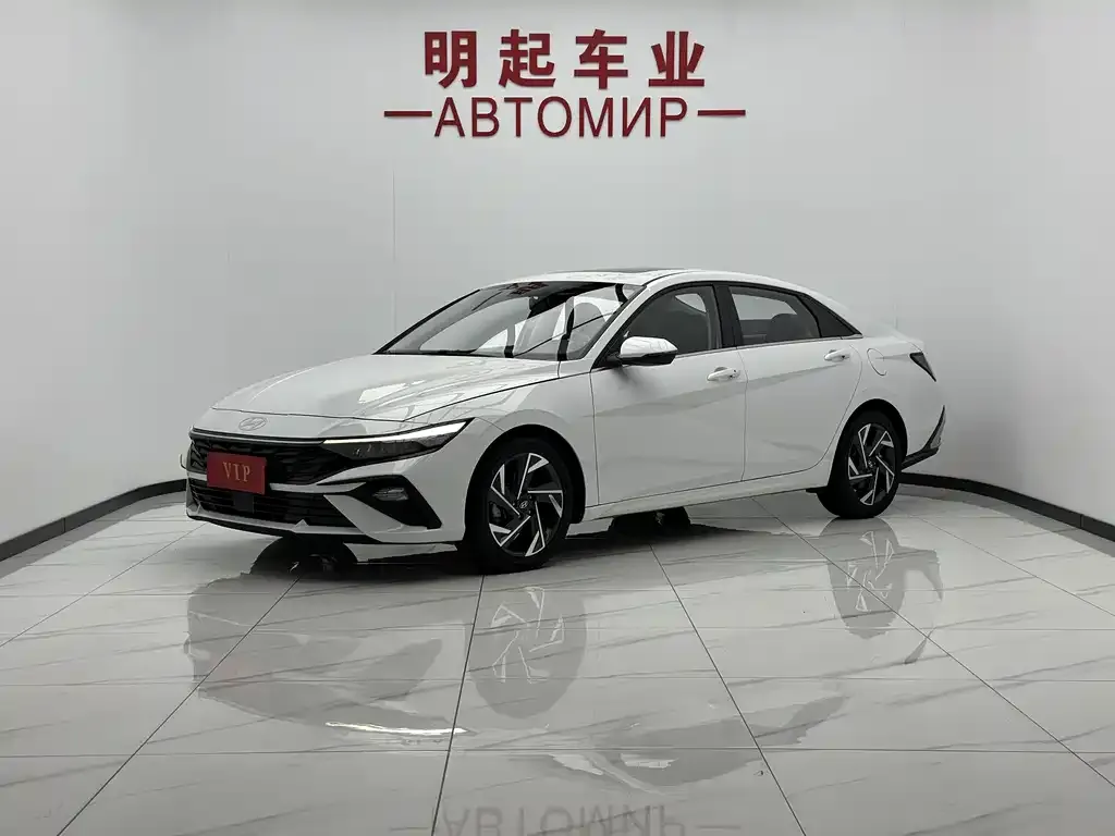 Hyundai Elantra — фото 1