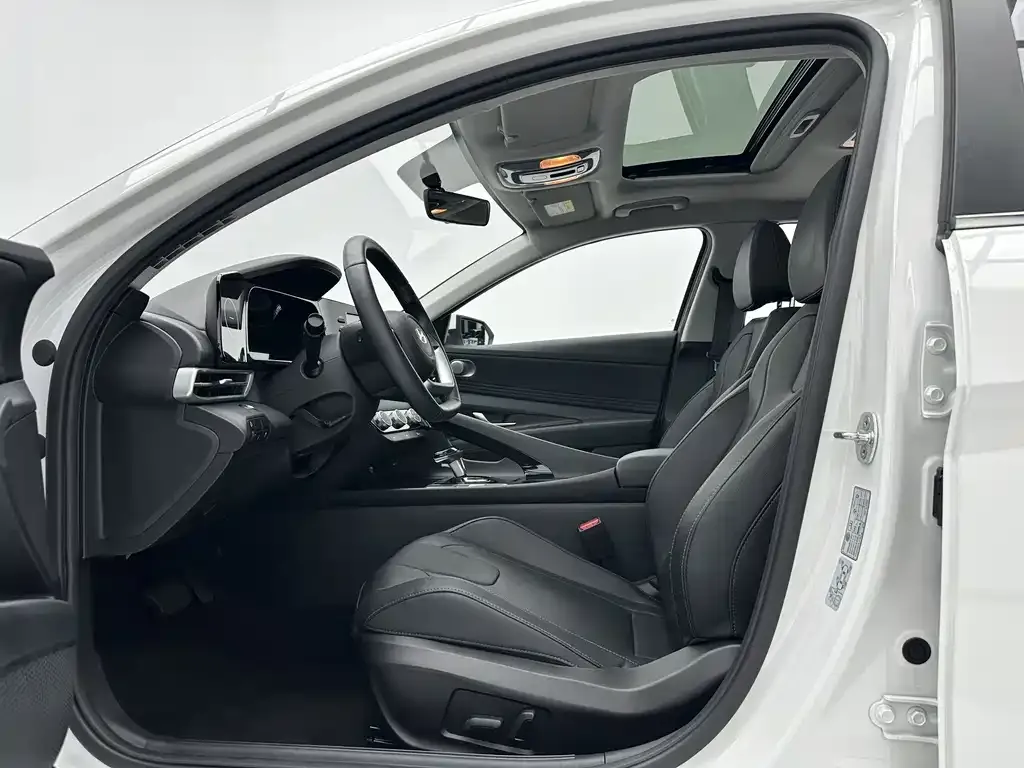 Hyundai Elantra — фото 6