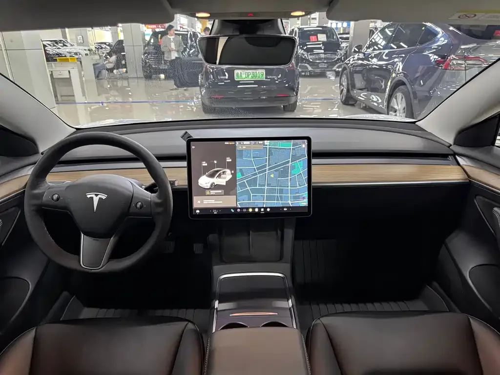 Tesla Model 3 — фото 3