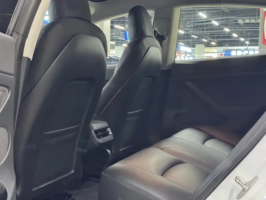 Tesla Model 3 — фото 10