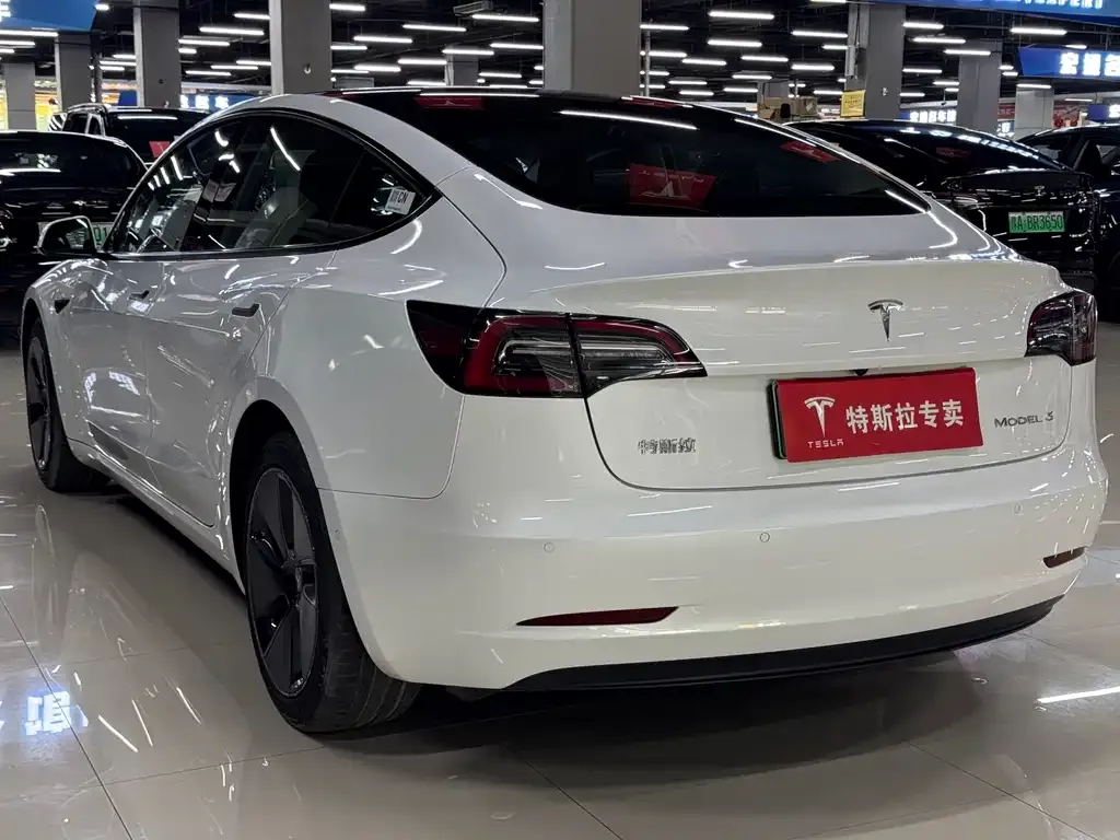 Tesla Model 3 — фото 4