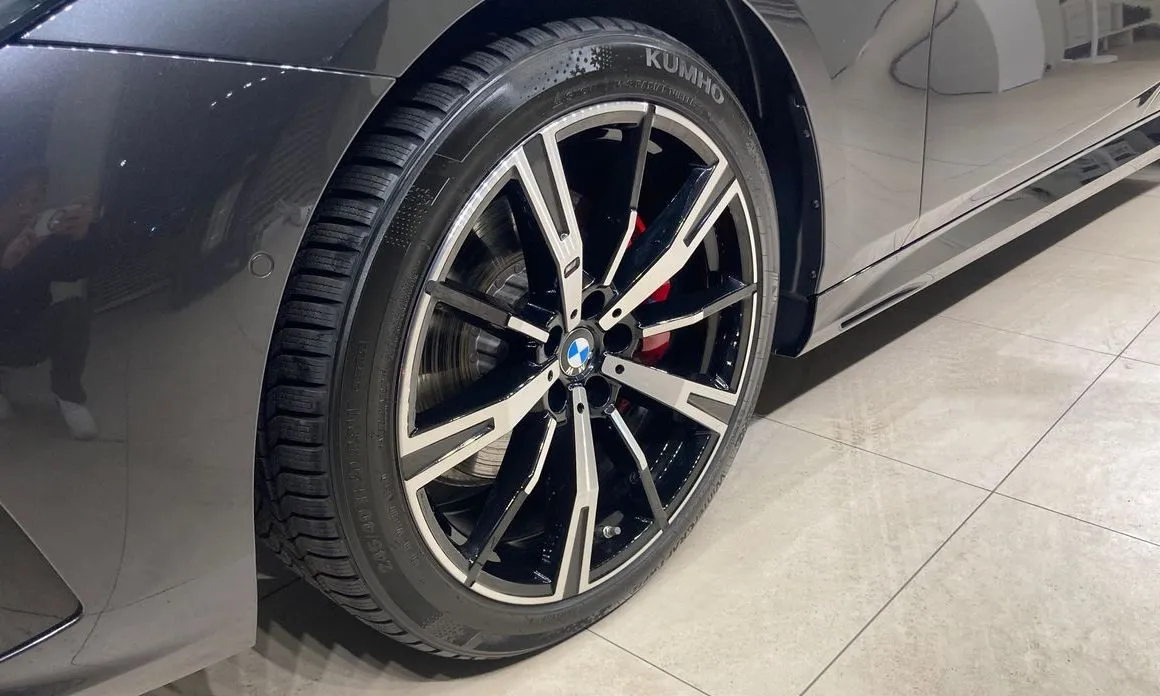 BMW 5-Series 2025 из KR, фото 10