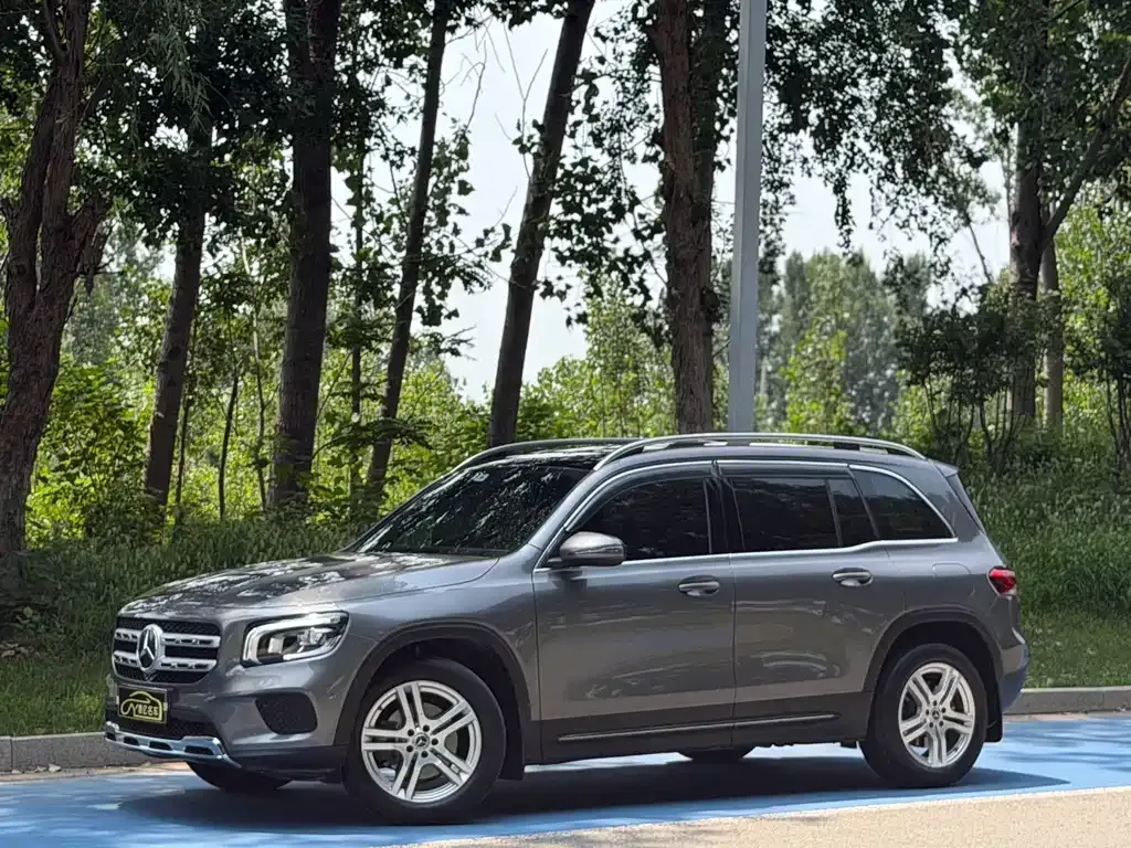 Mercedes-Benz GLB — фото 1
