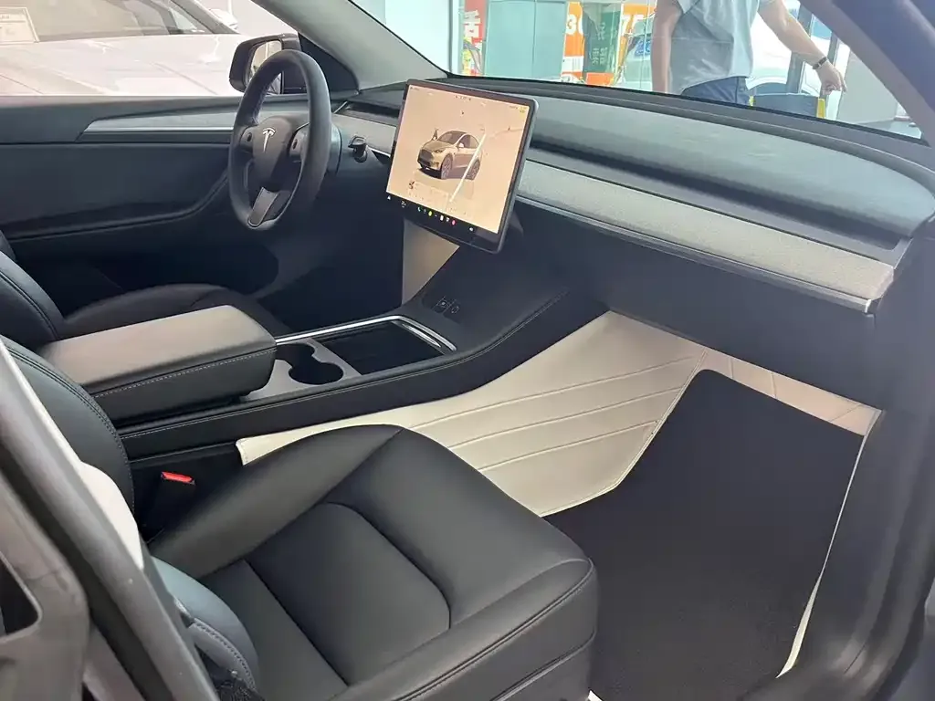 Tesla Model Y — фото 5