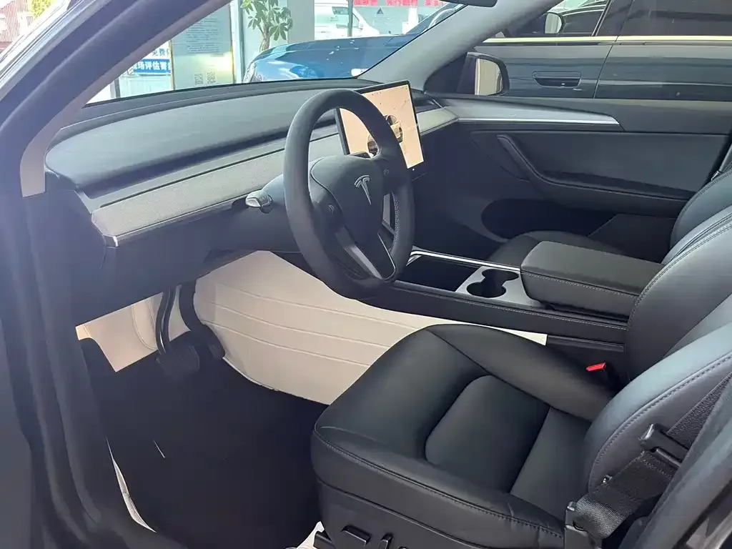 Tesla Model Y — фото 7