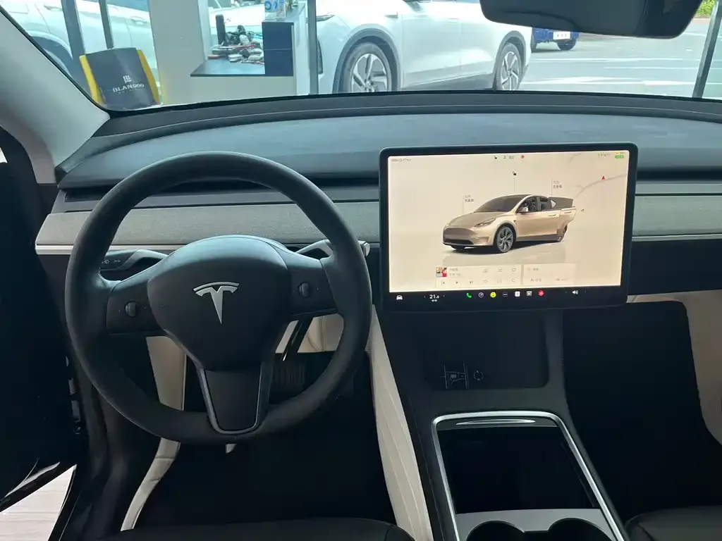 Tesla Model Y — фото 3
