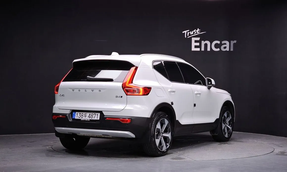 Volvo XC40 — фото 5