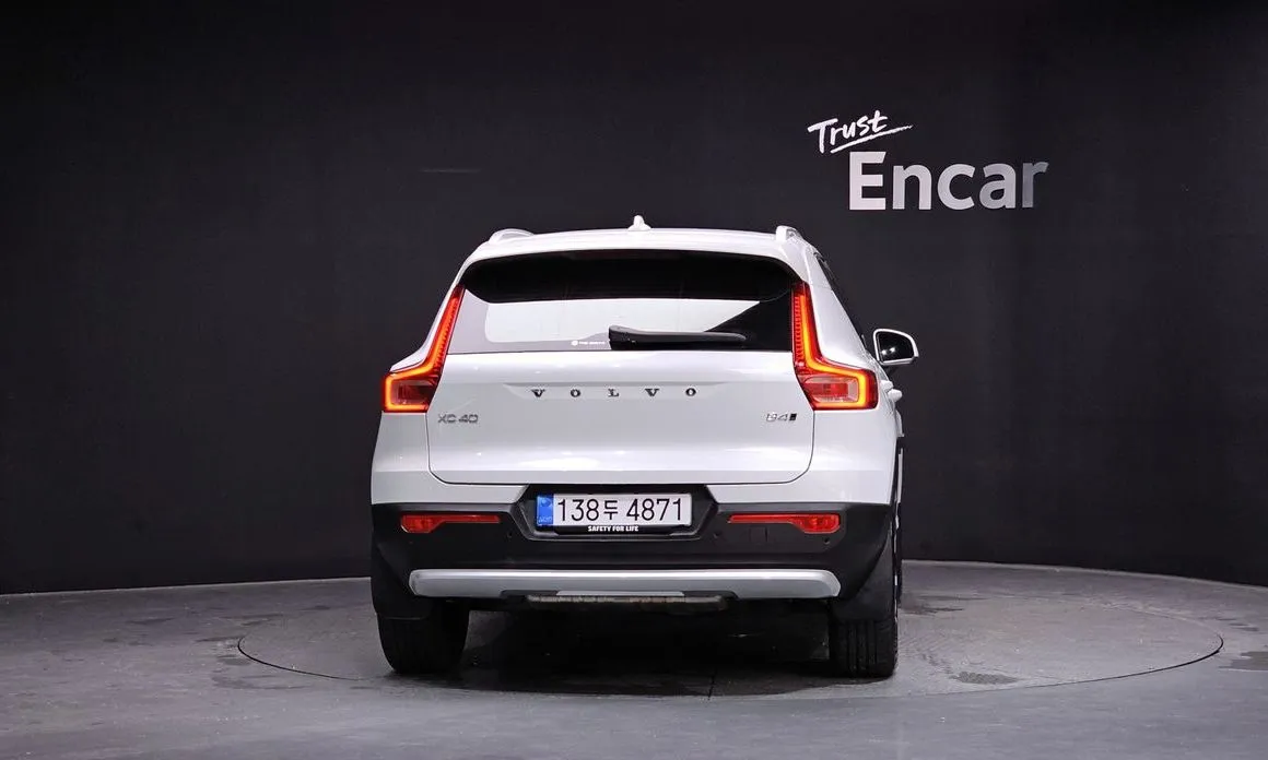 Volvo XC40 — фото 4