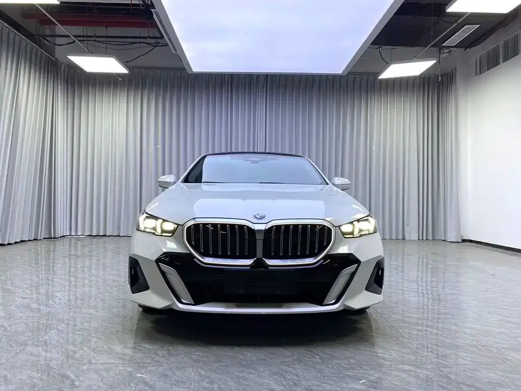 BMW 5 Series — фото 2