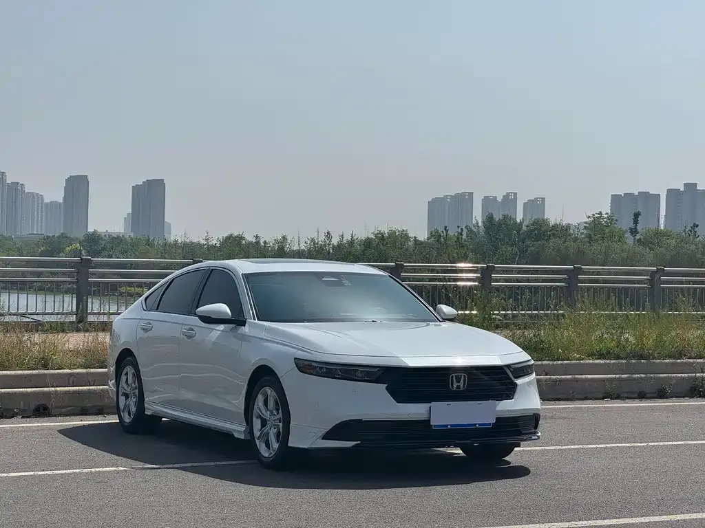 Honda Accord — фото 10