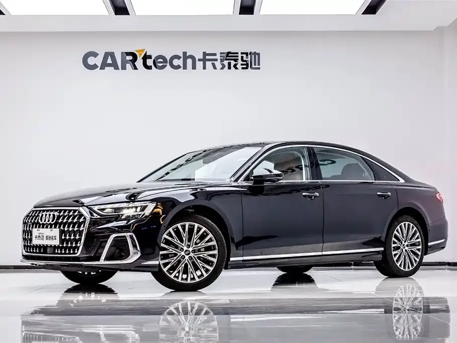 Audi A8 — фото 1