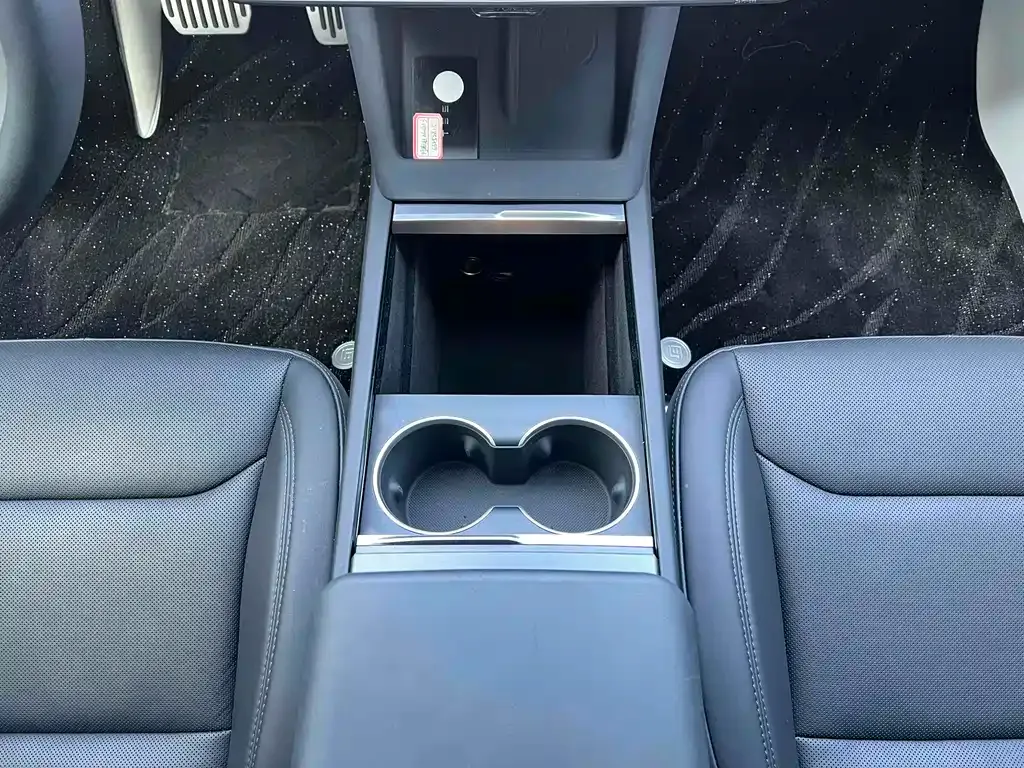 Tesla Model 3 — фото 7