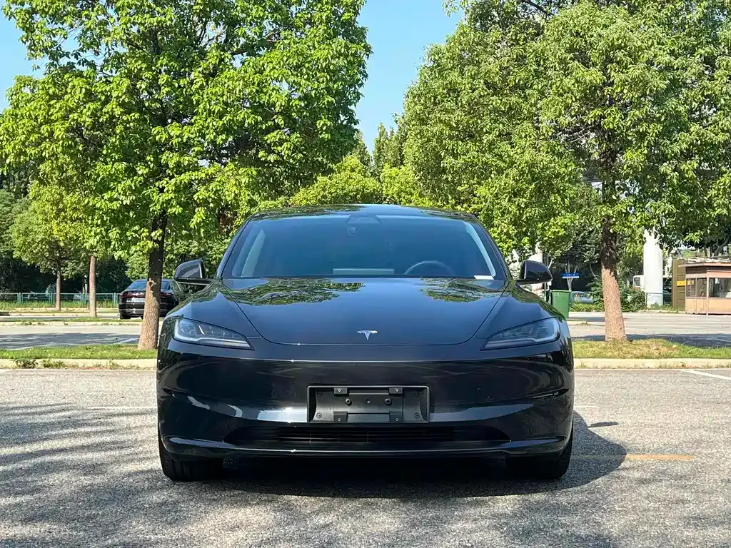 Tesla Model 3 — фото 8