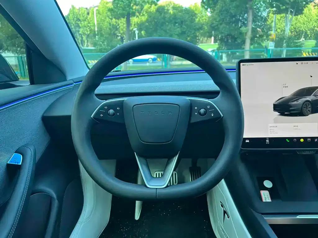 Tesla Model 3 — фото 5