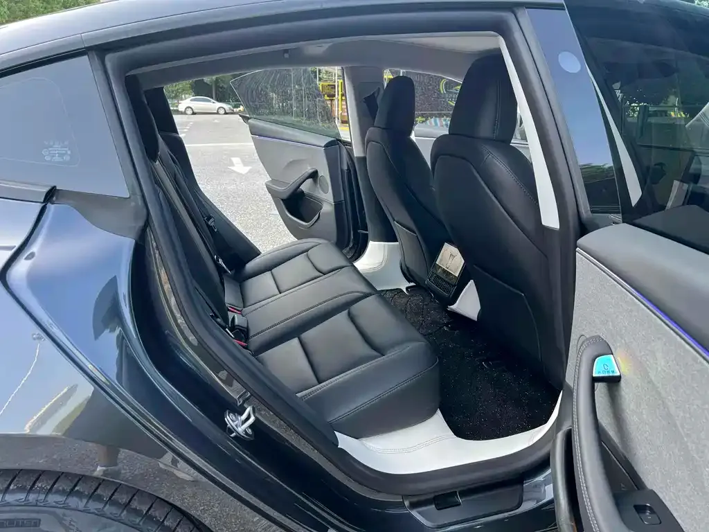Tesla Model 3 — фото 3