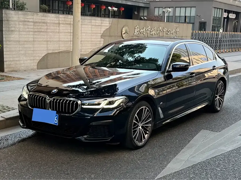 BMW 5 Series — фото 1