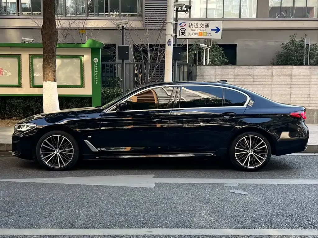 BMW 5 Series — фото 6