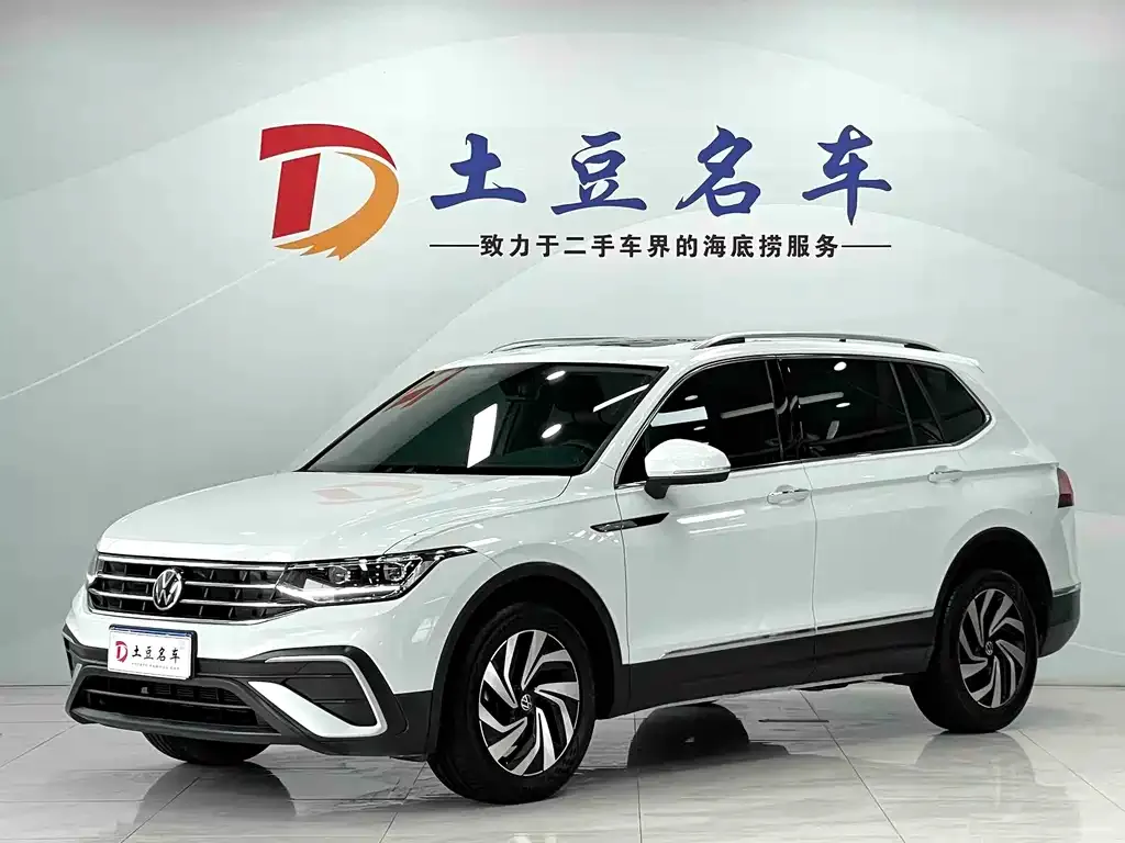 Volkswagen Tiguan L — фото 1