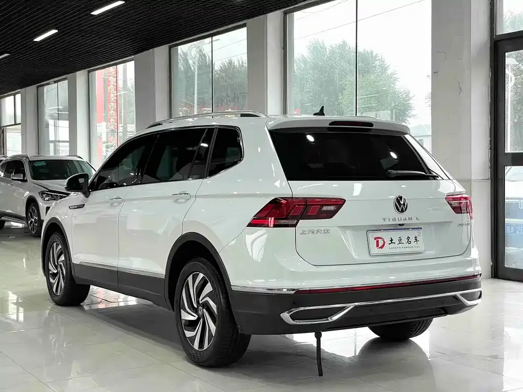 Volkswagen Tiguan L — фото 2
