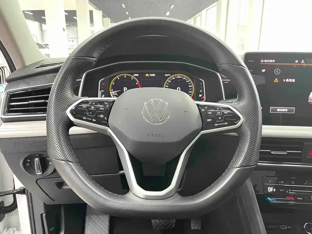 Volkswagen Tiguan L — фото 7