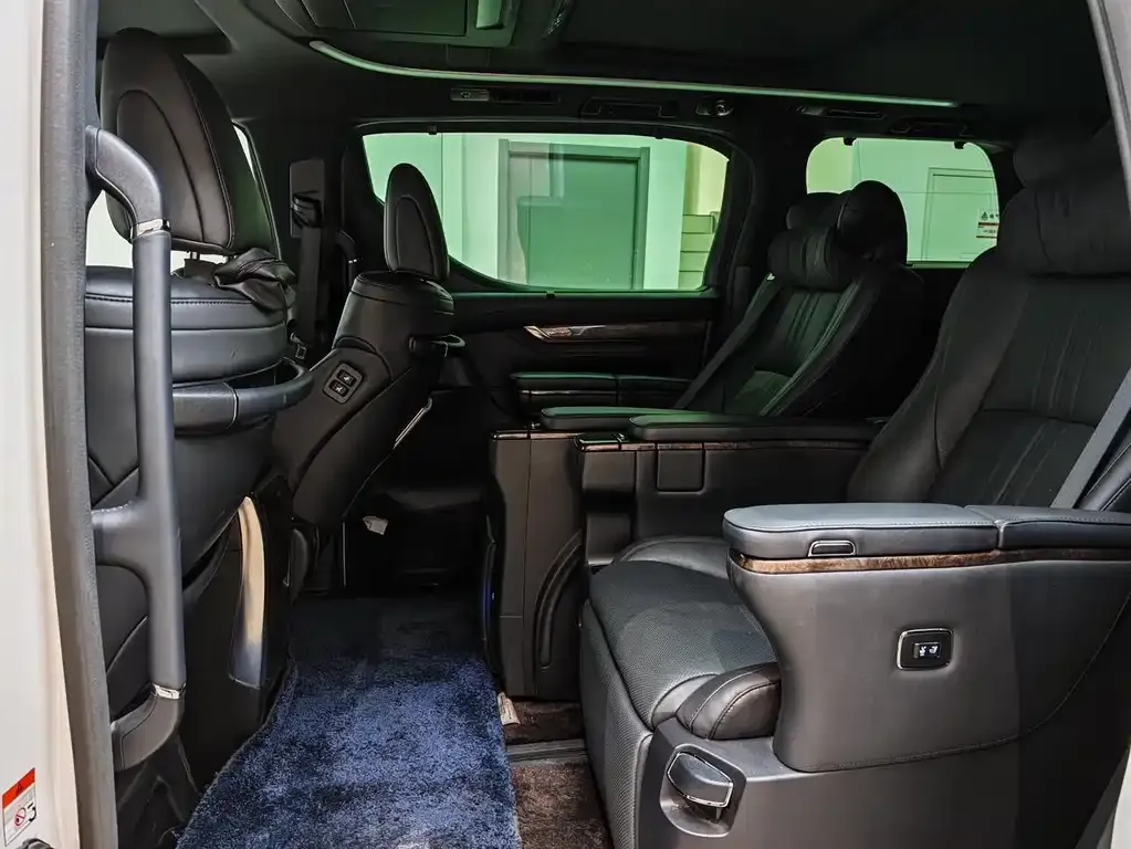 Toyota Vellfire — фото 3