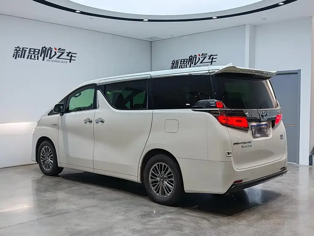 Toyota Vellfire — фото 10