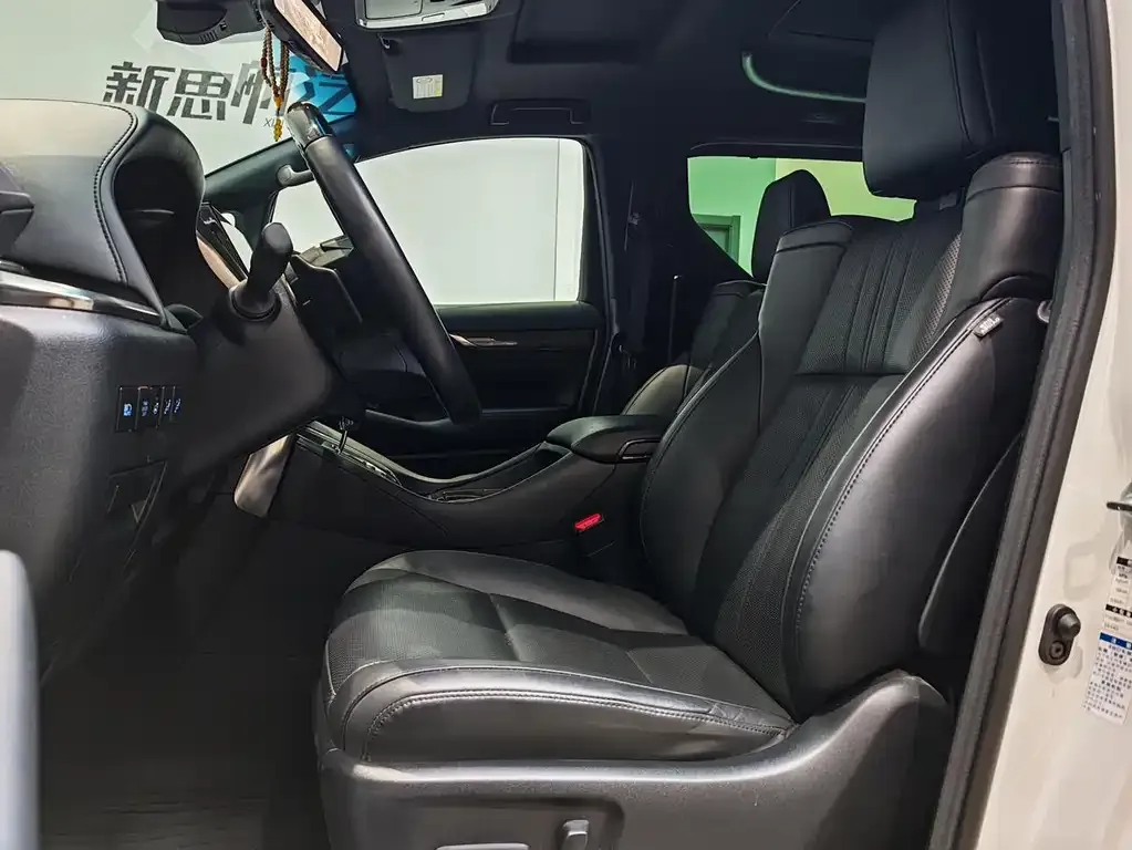 Toyota Vellfire — фото 5