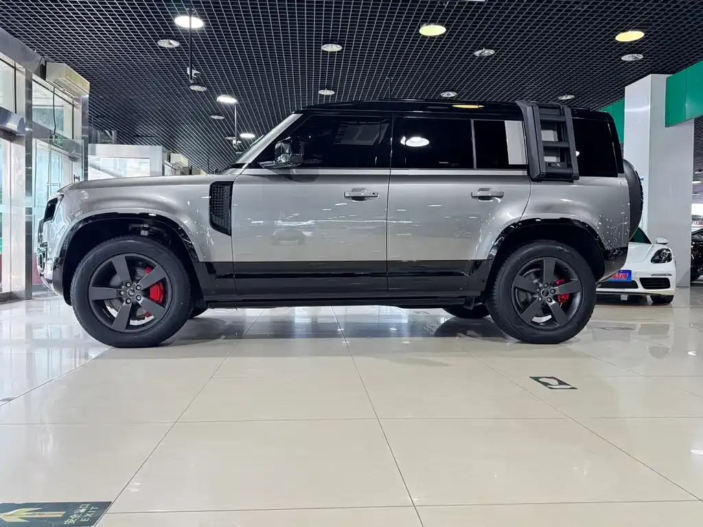Land Rover Defender — фото 9