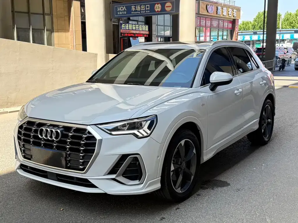 Audi Q3 — фото 1