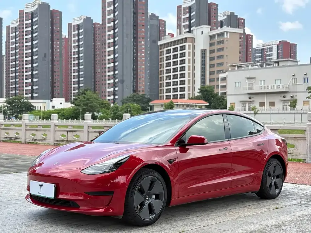 Tesla Model 3 — фото 1