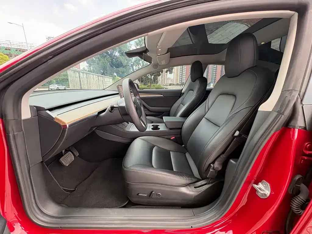Tesla Model 3 — фото 4