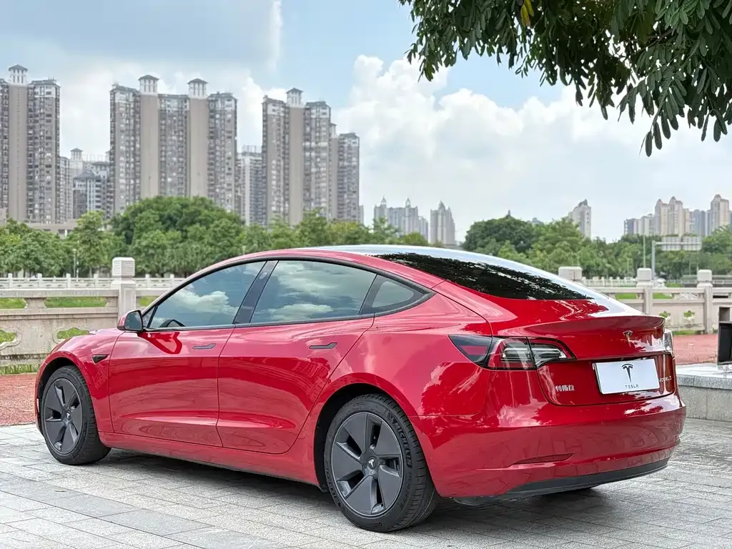 Tesla Model 3 — фото 9