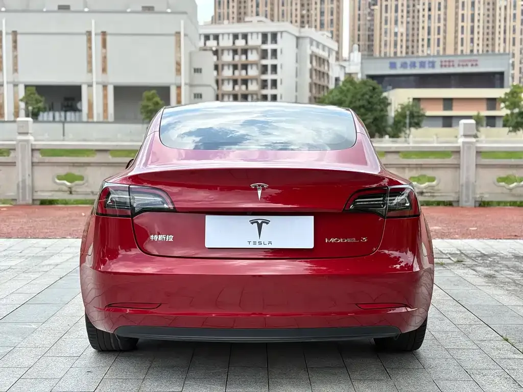 Tesla Model 3 — фото 7