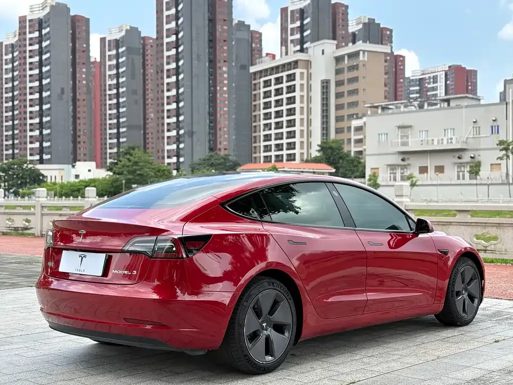 Tesla Model 3 — фото 2