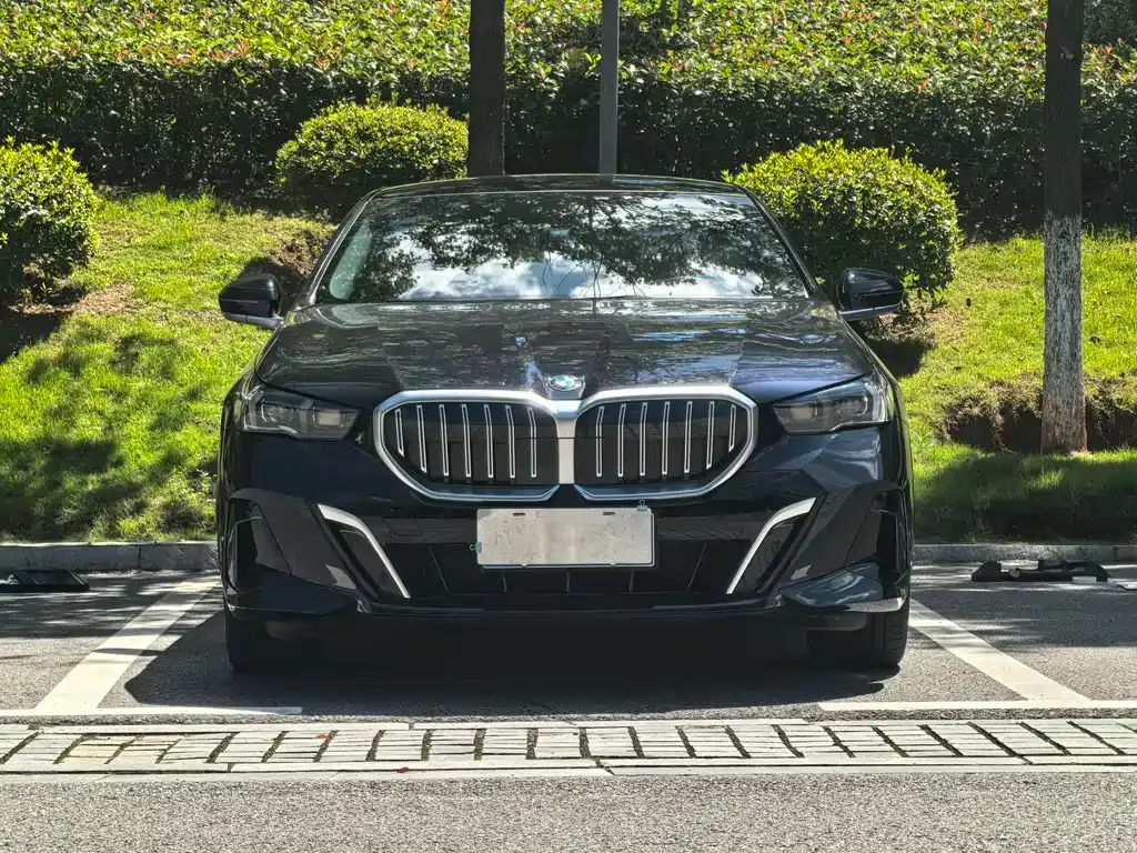 BMW 5 Series — фото 10