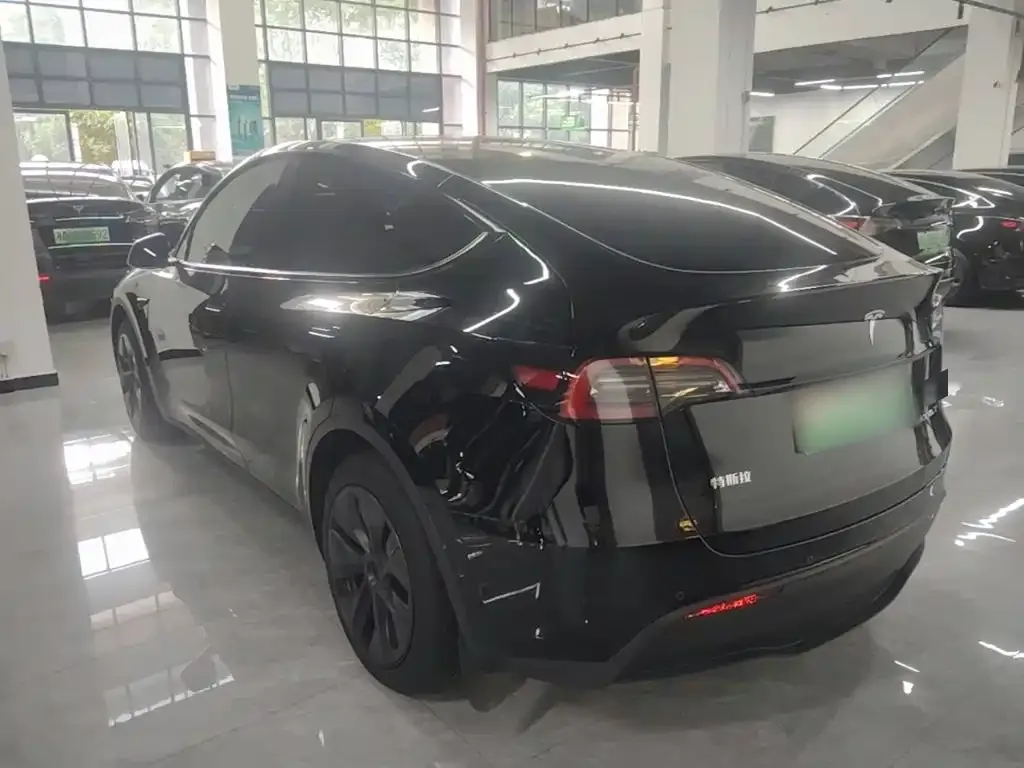 Tesla Model Y — фото 4