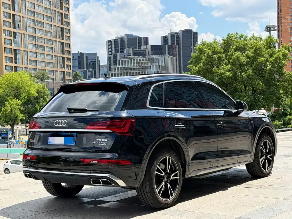 Audi Q5L — фото 10