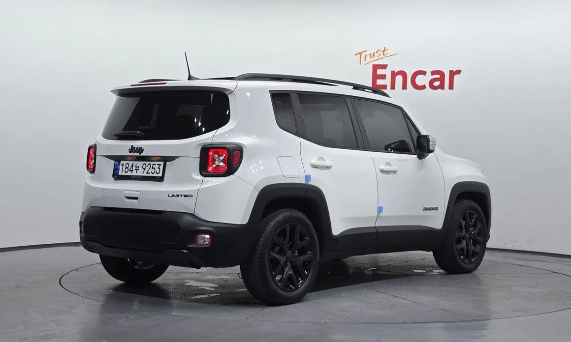 Jeep Renegade — фото 4